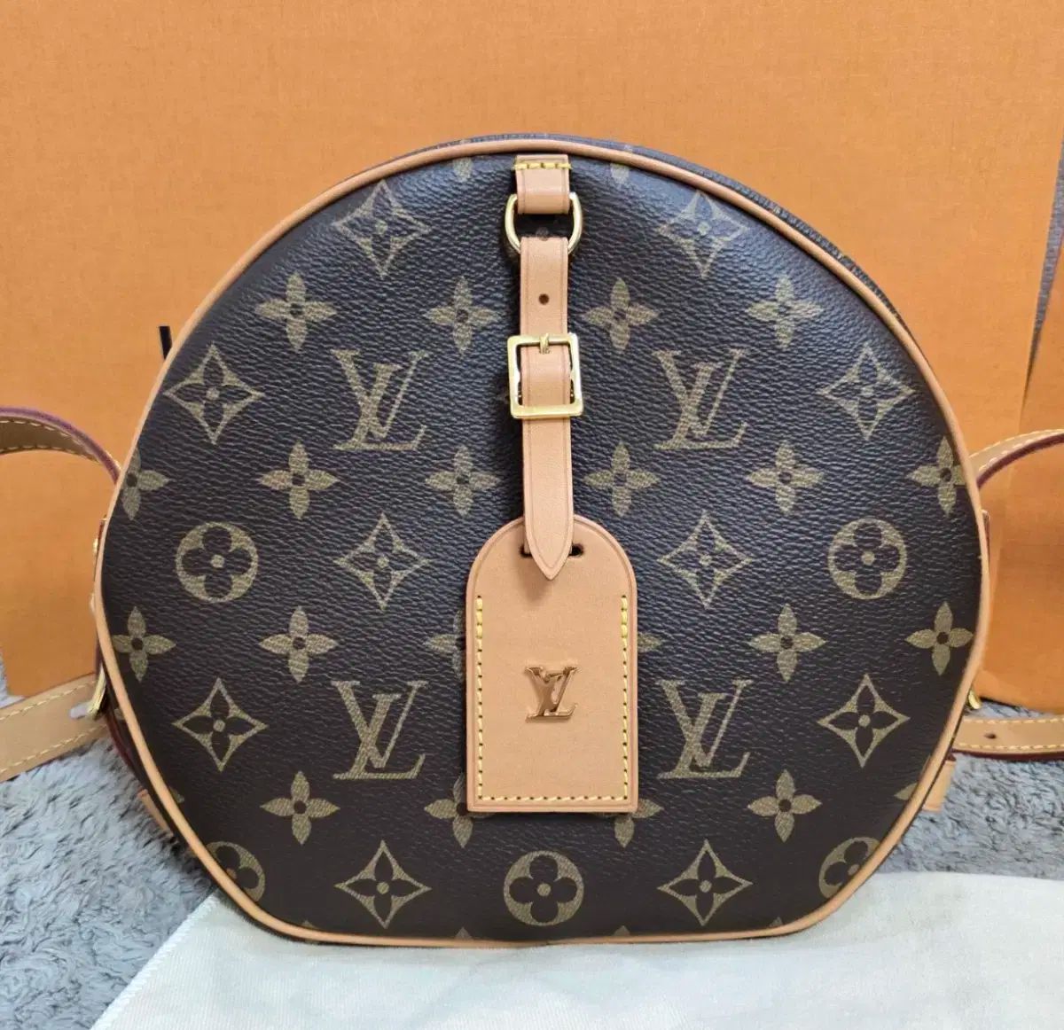 Louis Vuitton ルイヴィトン ボワット シャポー スフレ MM 女性 レディース バッグ