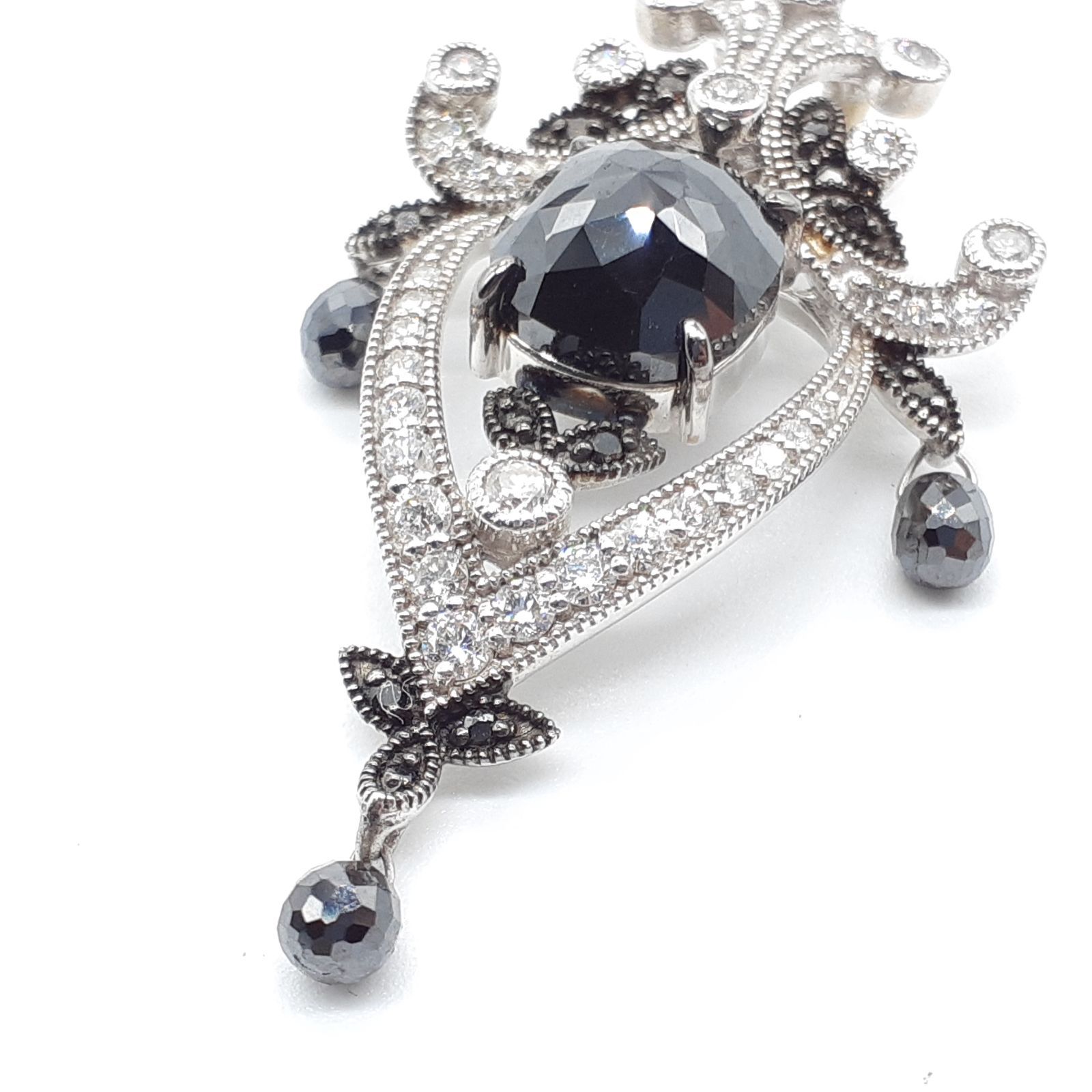 K18WG ネックレス ペンダントトップ ブラックダイヤモンド 2.43ct 0.80ct 0.55ct メレダイヤ ミルグレイン ジュエリー  エンブレム チャーム ホワイトゴールド