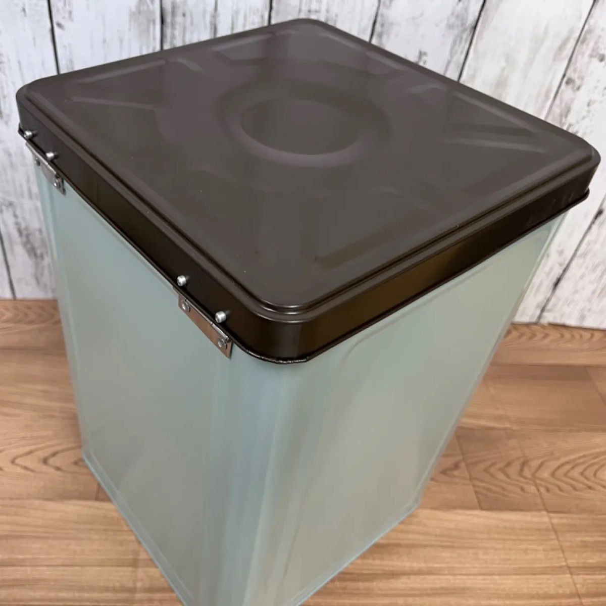 蓋付きリメイク一斗缶（ダークブラウン×人気色グリーン鍵タイプ） 収納