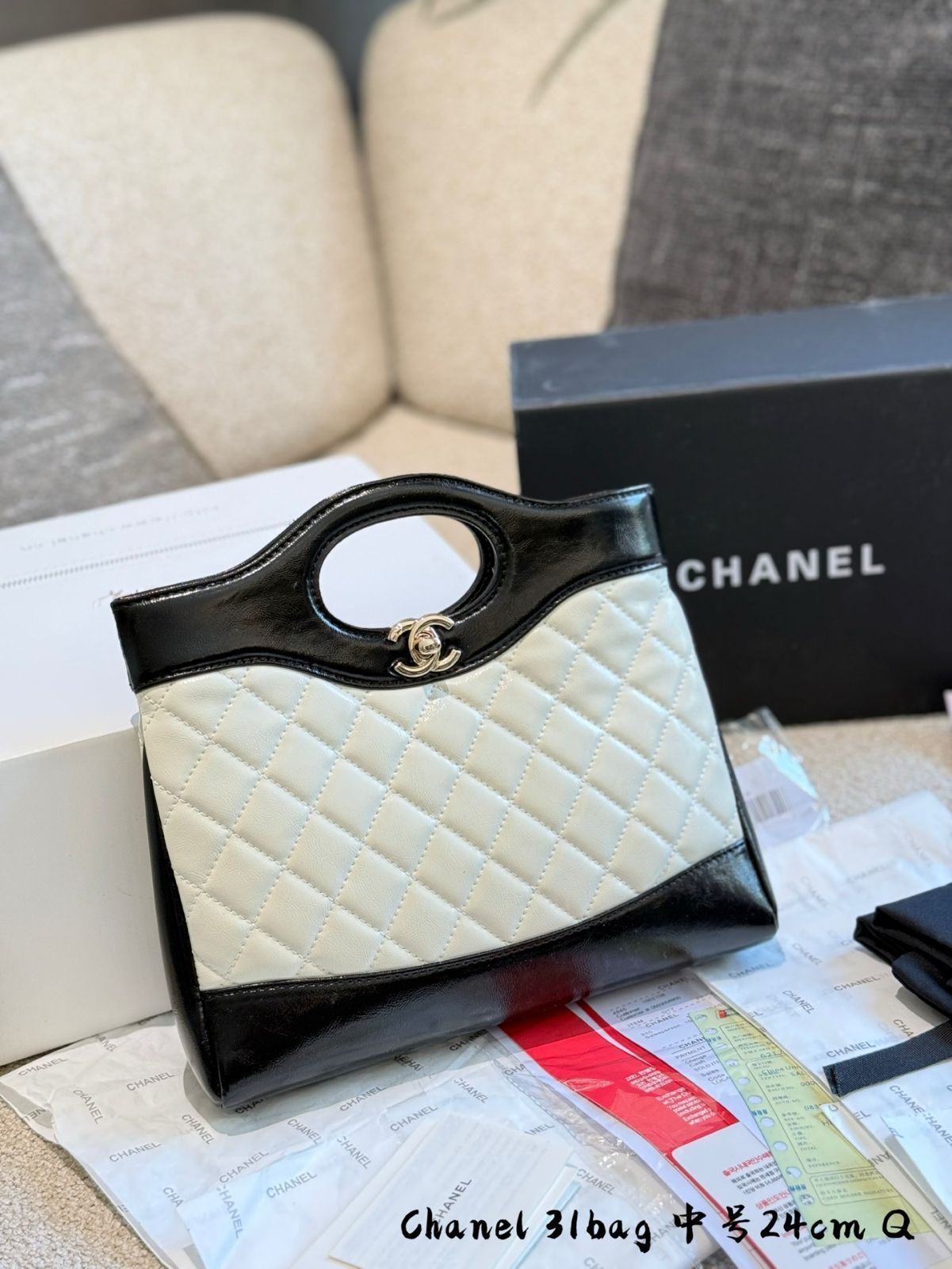 【春らしいカラーでお出かけを楽しく】CHANEL31 ミニバッグ 春らしいカラーでお出かけを楽しく】CHANEL31 ミニバッグ