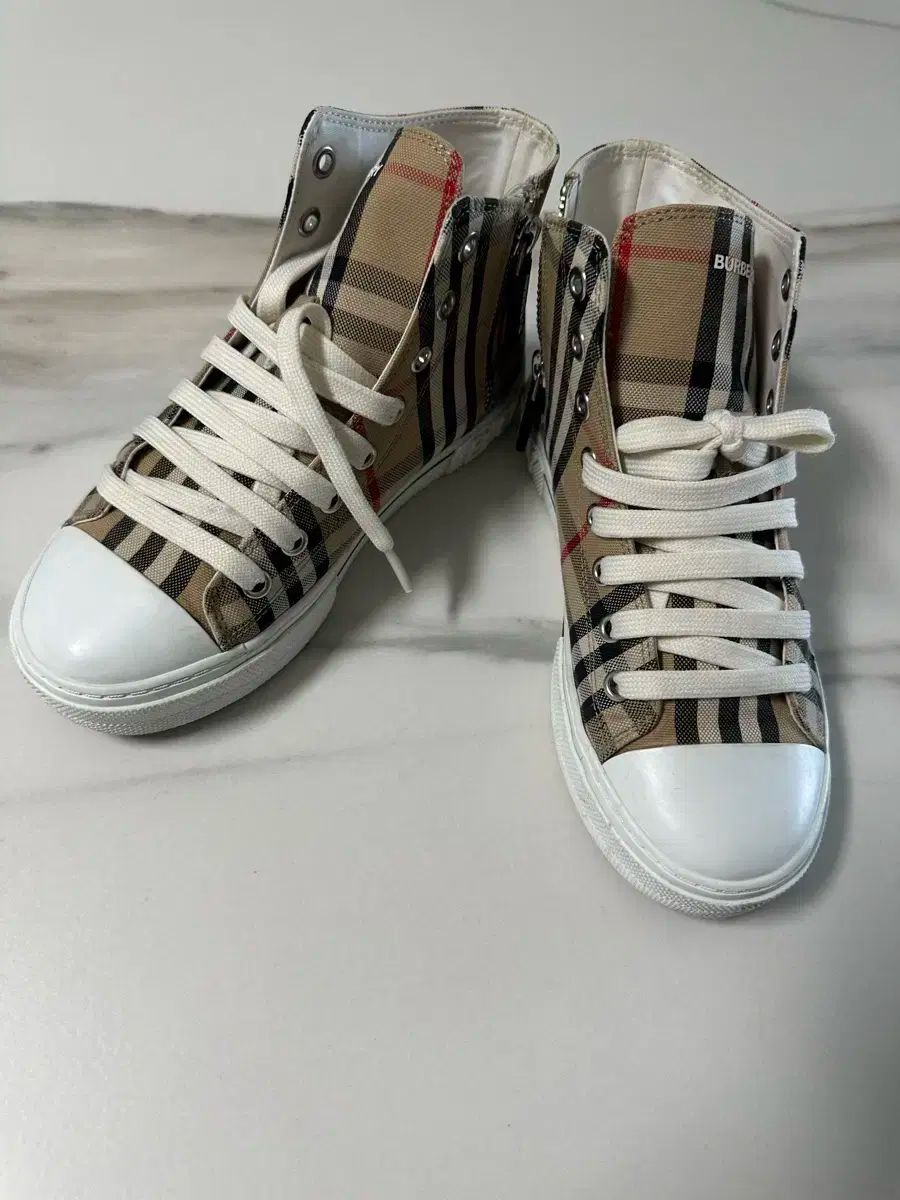 バーバリーハイトップ