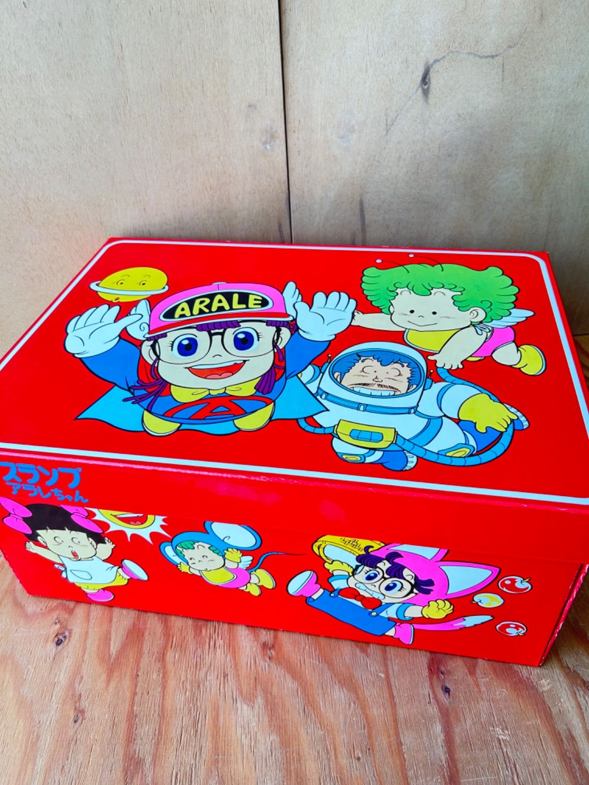 昭和　レトロ　コレクション　Dr.スランプアラレちゃん　赤　レッド　アニメ　おもちゃ箱　収納箱　衣装ケース