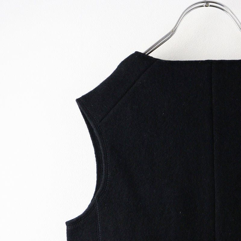 KNIT VEST