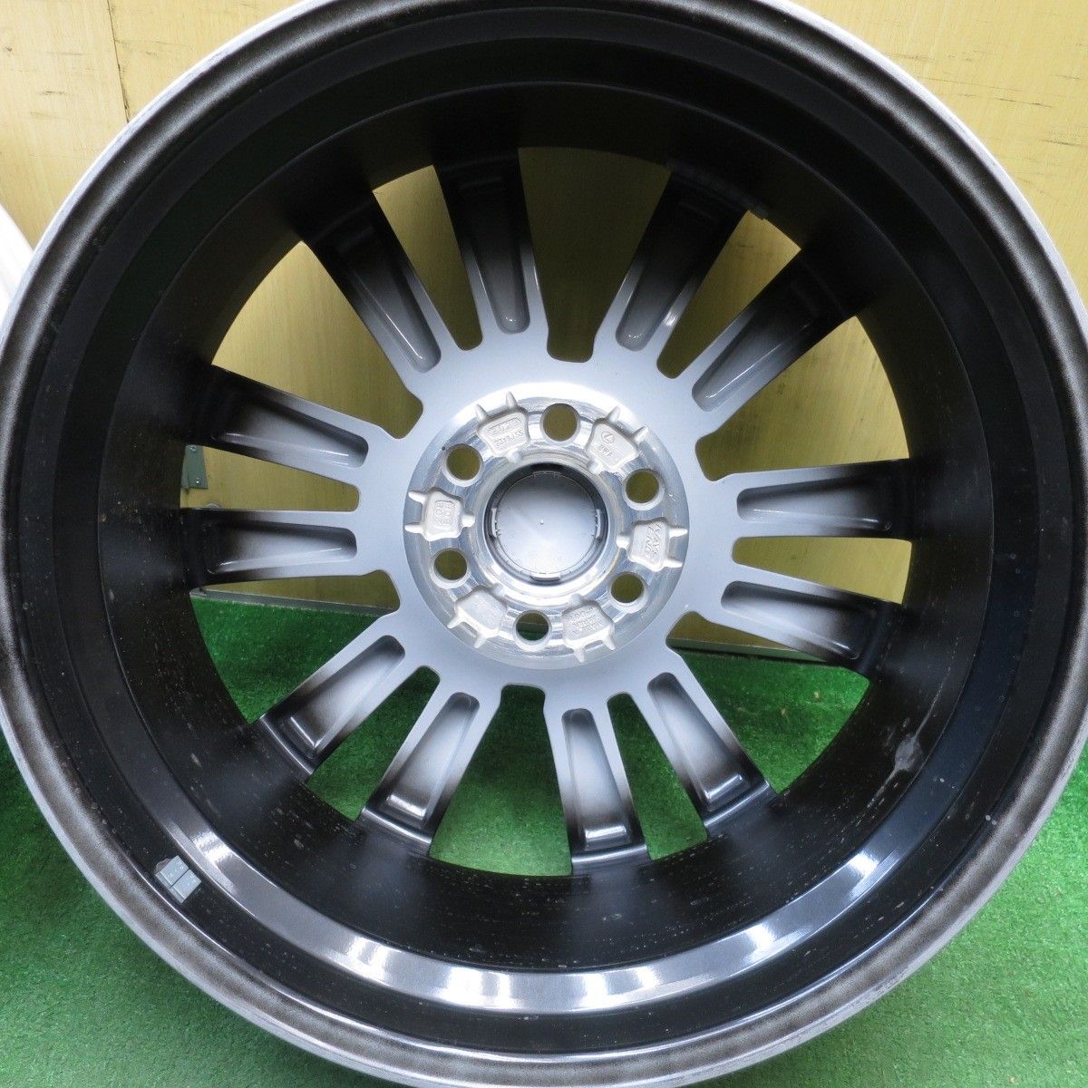 22×8J レイズ