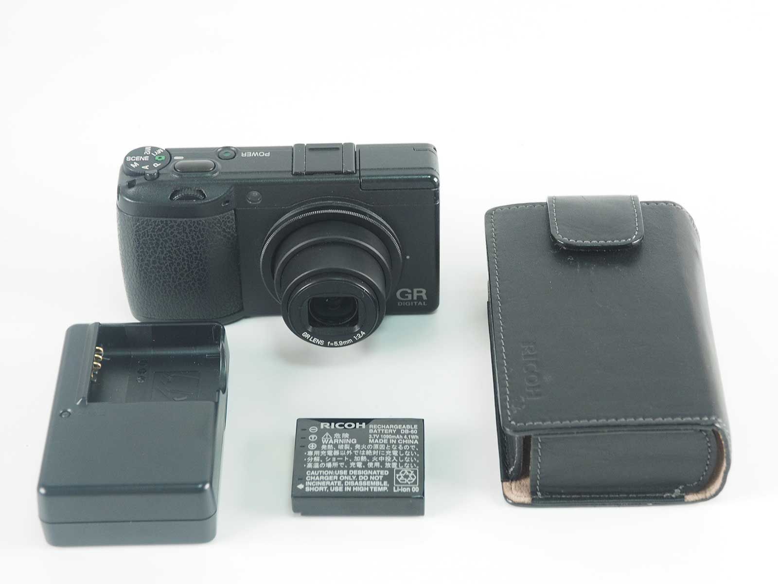 【値下げ中】RICOH GR III + SDカード・ストラップ・ケースセット 値下げ中】RICOH GR III + SDカード・ストラップ・ケースセット