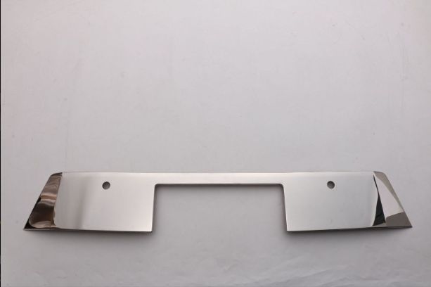 フロントナンバープレート飾り