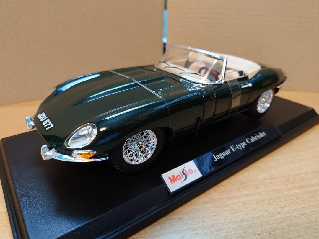 1/18 ジャガーEタイプ カブリオレ1961 ブリティッシュグリーン - メルカリ