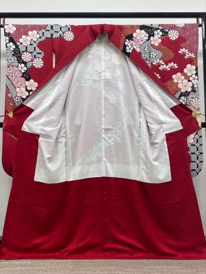 振袖 金駒 ふくれ織紋意匠 染め絞り柄 身丈164cm パールトーン加工済