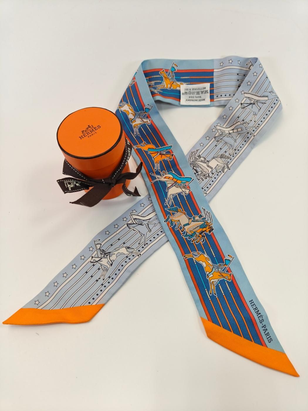⭐️美品⭐️ エルメス パウニー族の首長 ツイリースカーフ イエロー HERMES エルメス ツイリー スカーフ パウニー族の首長 シルク100