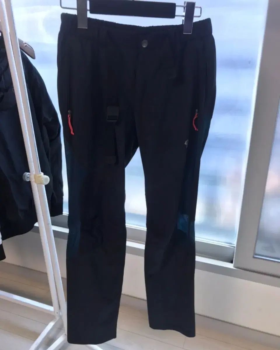 ハードウェア 登山パンツ