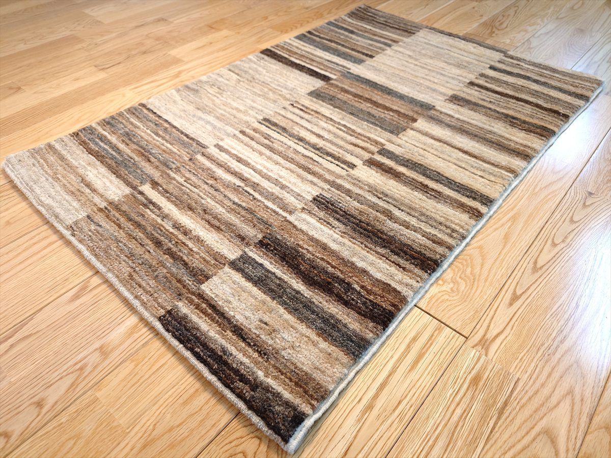 夏は涼しく冬は暖かい天然無染めラグ ガゼニラハット