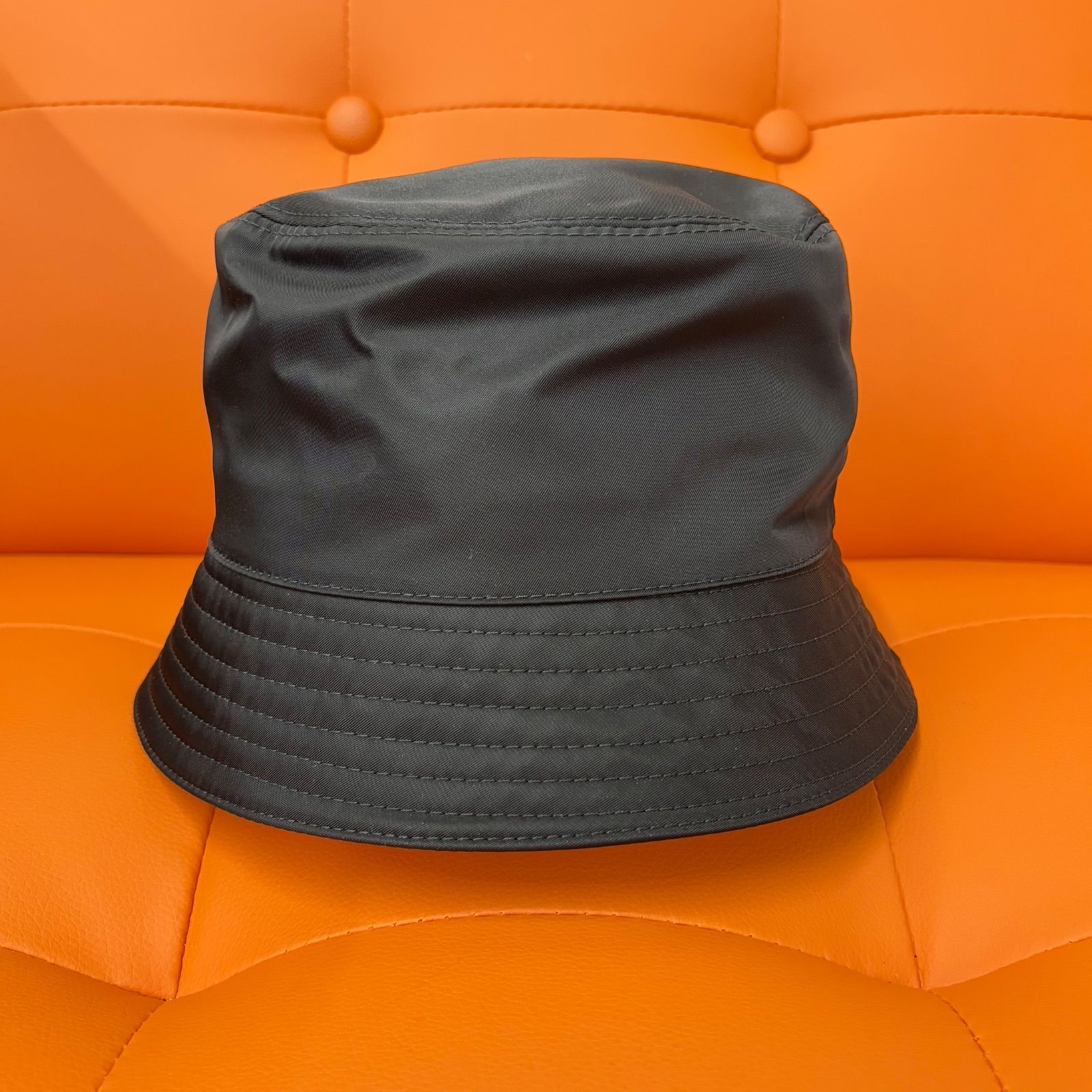 【未使用に近い・付属品完備✨】プラダ Re-Nylon バケットハット 黒 M 新品未使用】PRADA Re-Nylon バケットハット ブラック M - メルカリ