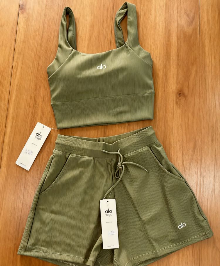Aloヨガ ハイパフォーマンス ワッフルタンク＆ショーツセットスリムシルエット Alo yoga トレーニングウェア ヨガ ハイパフォーマンス ワッフル