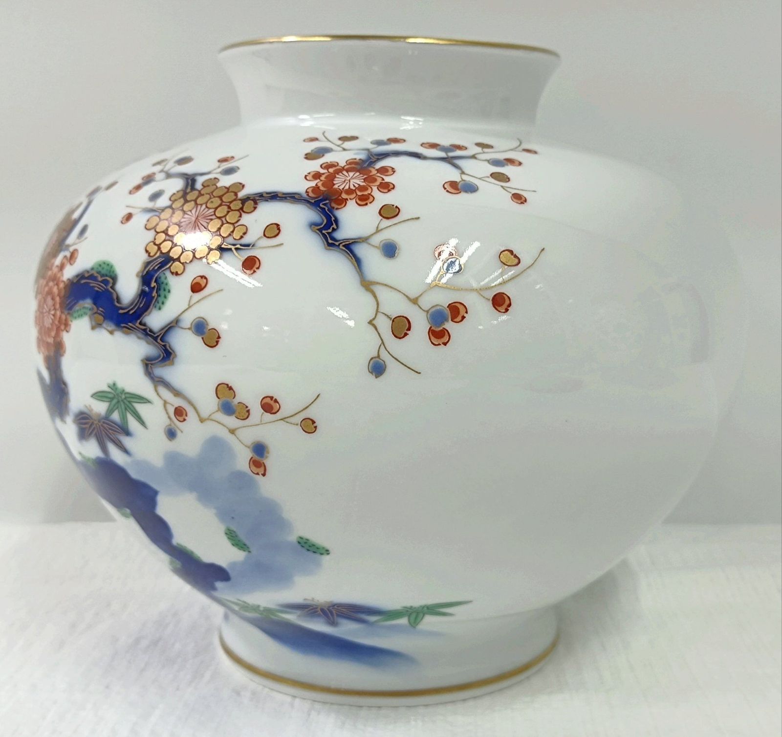 1943 深川製磁　岩梅　花瓶　金彩　未使用 深川製磁 有田焼 金彩染錦 岩梅紋 花瓶 宮内庁御用達 - メルカリ