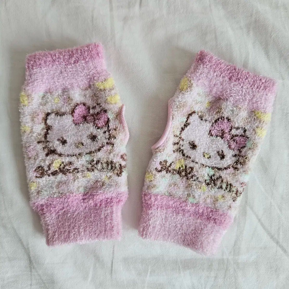 【雷市場（ポンジャン）商品韓国直送】 ギャル hello kitty(ハローキティ) ウォーマー 古典 15 年
