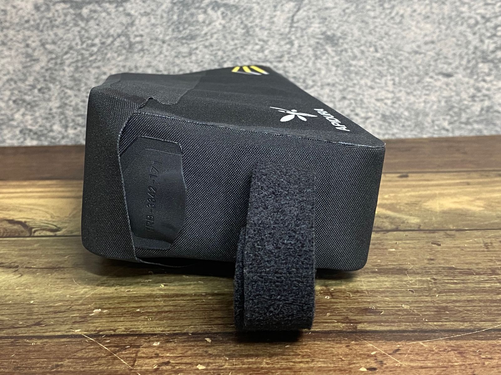 JJ593 アピデュラ