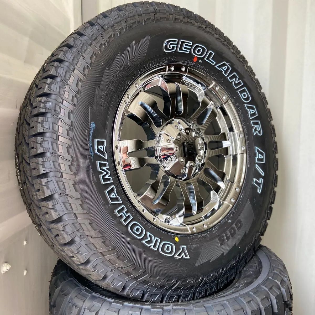 お得人気SALEプラド ハイラックス サーフ FJクルーザー 17インチ LEXXEL OutLaw トーヨー オープンカントリー MT 265/70R17 265/65R17 ラジアルタイヤ