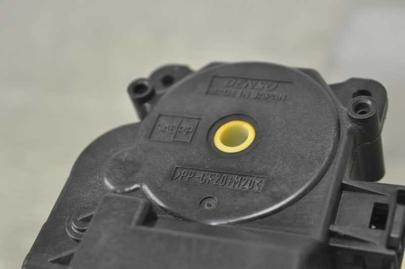 ＊そら様＊ エアコンサーボモーター A/C DENSO デンソー (AZR65 AZR60) 60