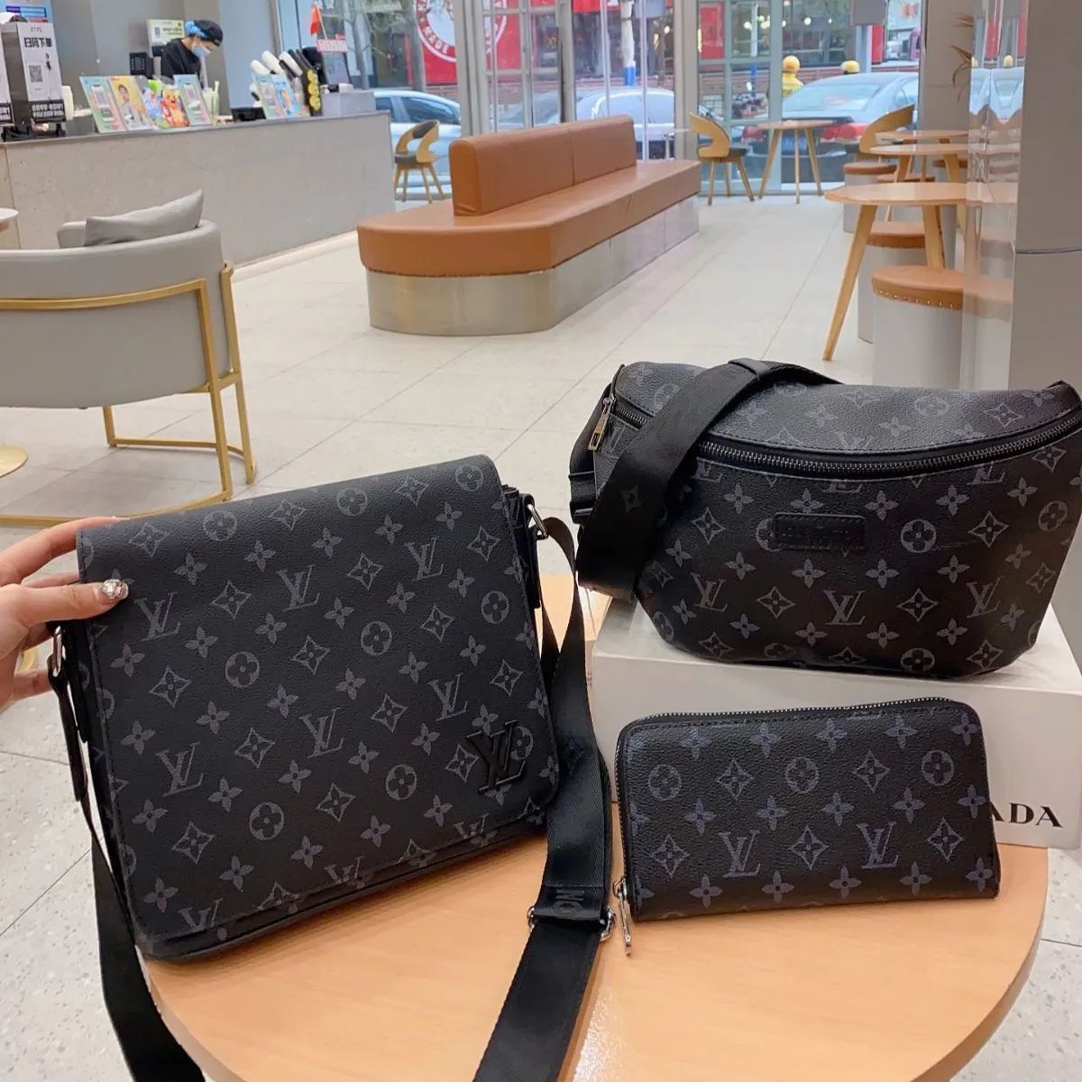 ♥に近い LOUIS VUITTON ルイヴィトン メンズ ウエストポーチ ショルダーバッグ 財布 3点セットバッグ