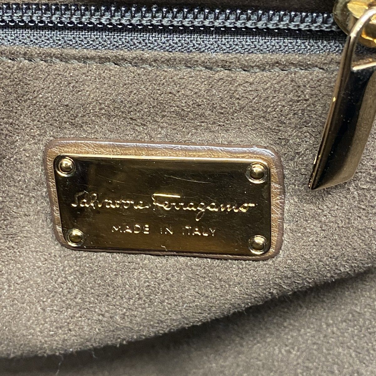 ブラウン ゴールド金具