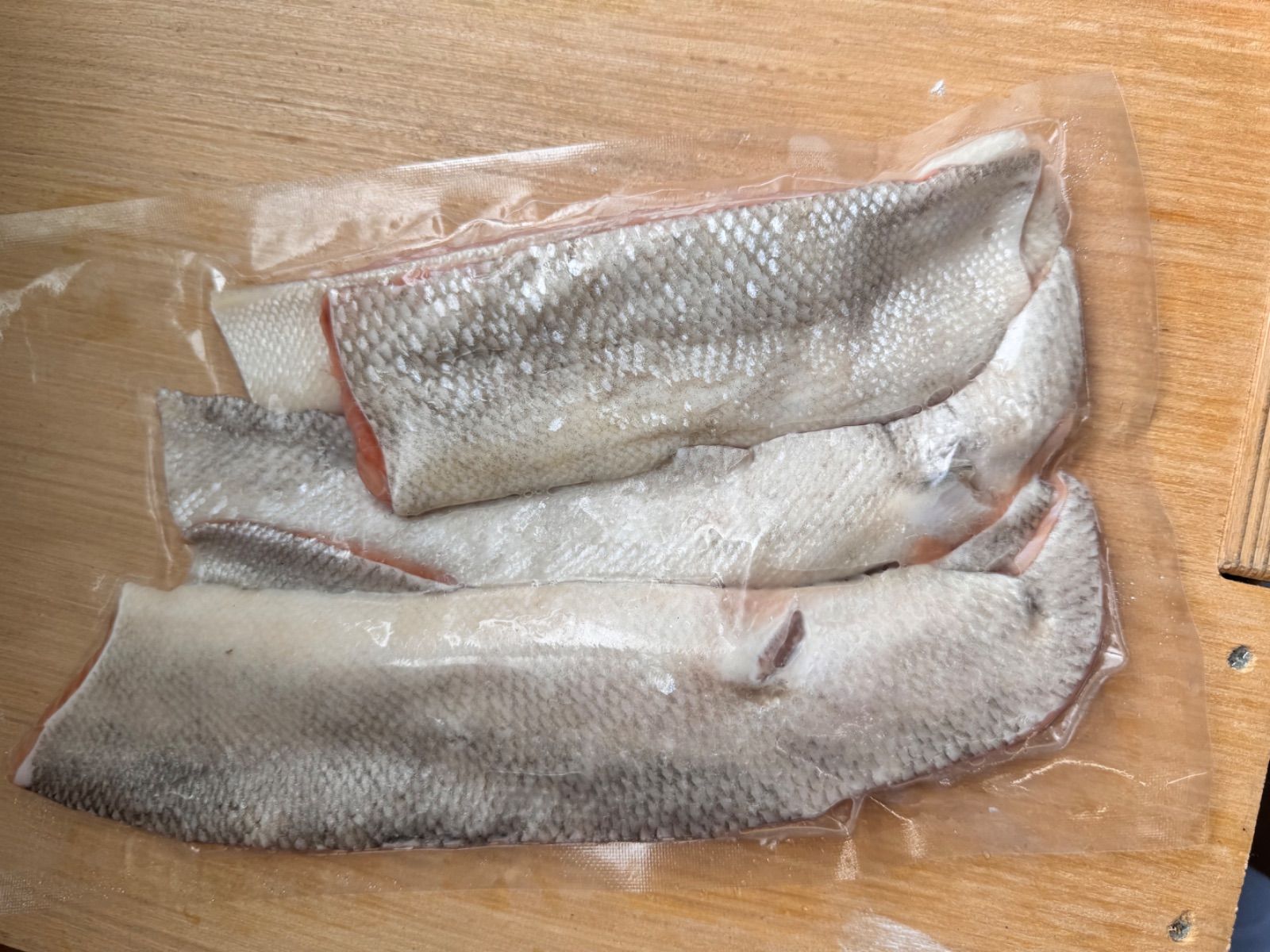 うらん　鮭ハラス　3キロ✖️3箱 北海道産 天然秋鮭ハラス 3kg 骨取り - メルカリ