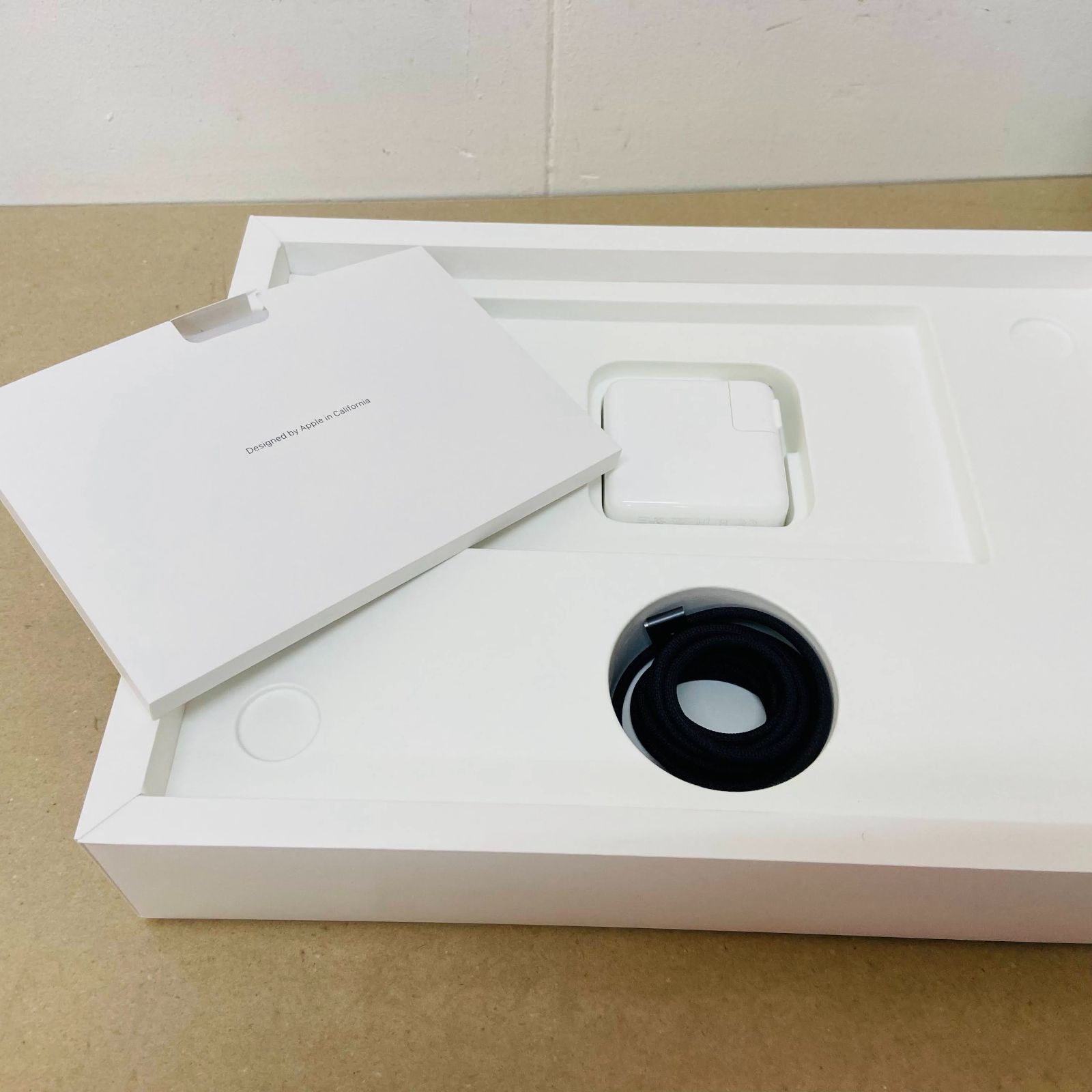 【超美品】 MacBook Pro 14インチ M3 / バッテリー100% 美品 バッテリー100% 完動品 Apple MacBook Pro M3 Pro チップ