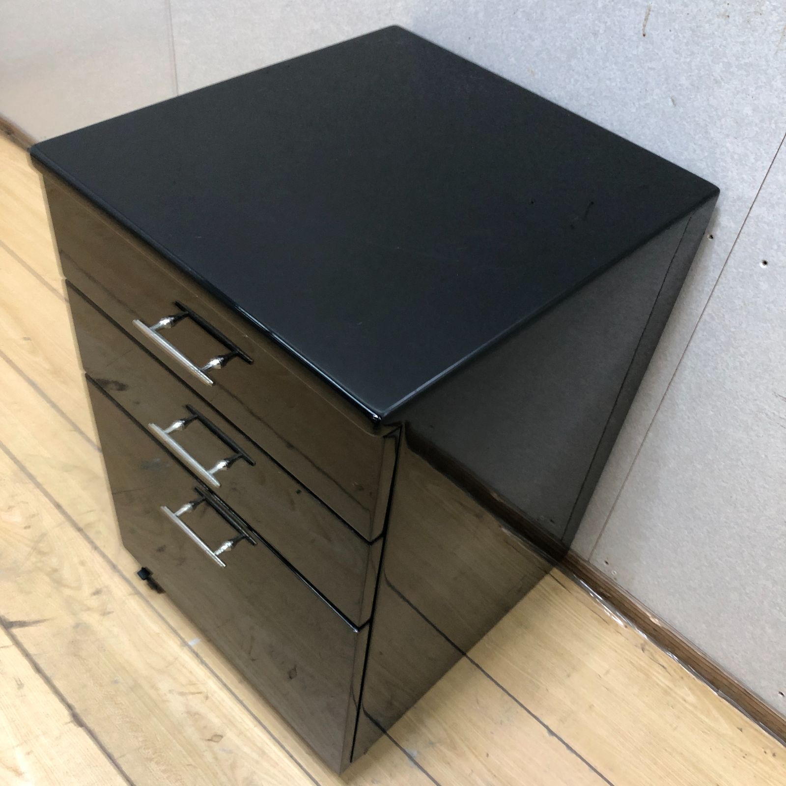 送料無料 注文 ブラック キャスター付き 3段チェスト モダン収納 250903