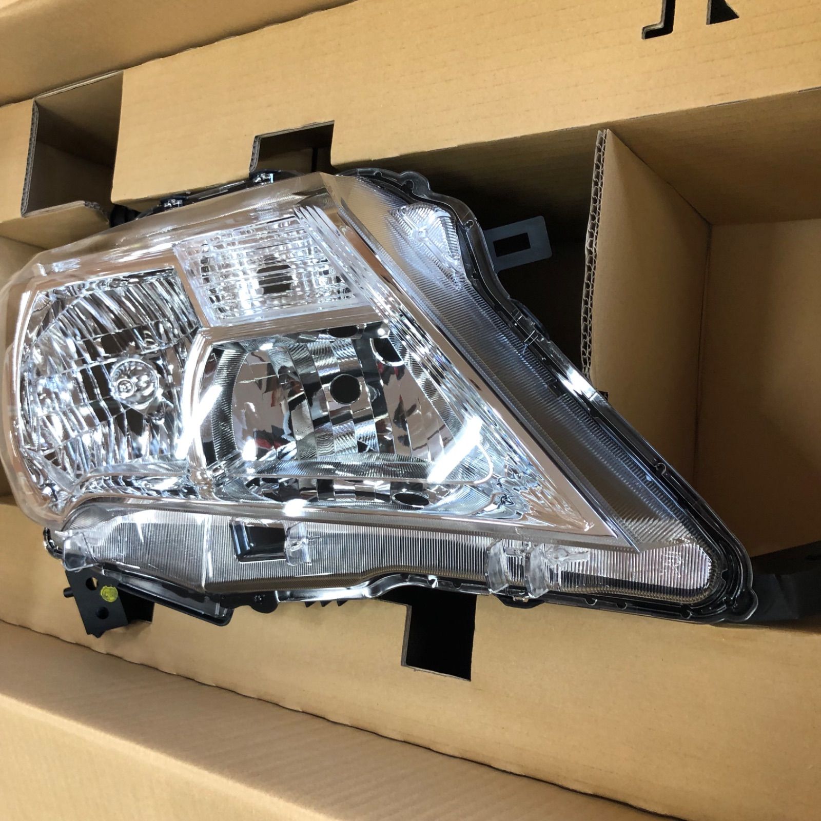 C26 セレナ ヘッドライト 日産純正部品 26025-1VA0D