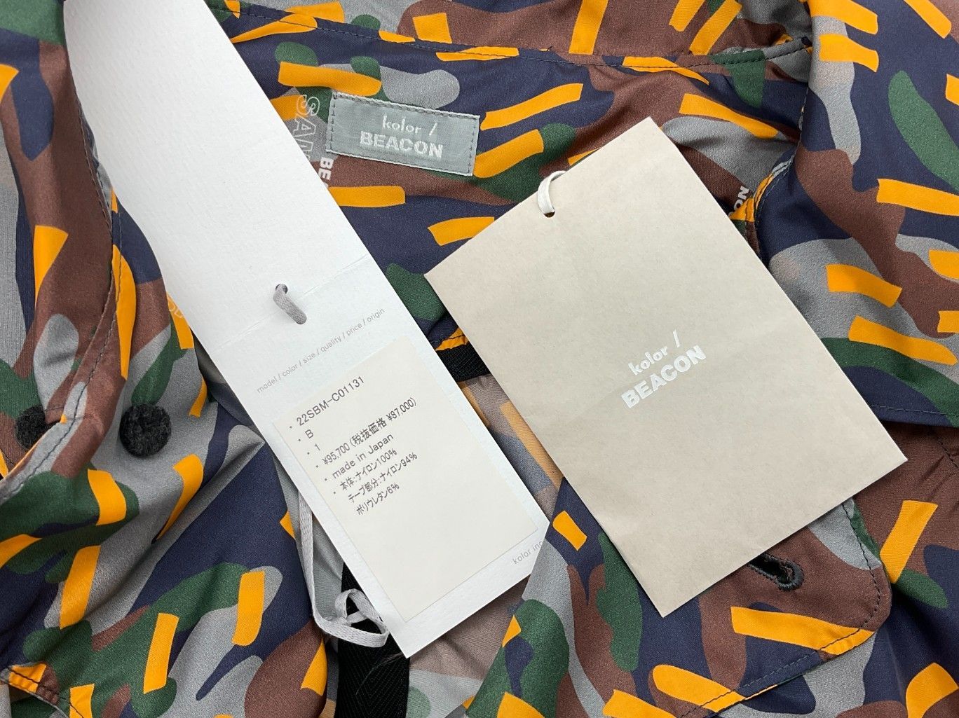 【未使用品】kolor　BEACON 迷彩総柄プナイロンコート 定価95700円 未使用 kolor BEACON 1 迷彩×イエロー 迷彩総柄プナイロンコート(men's