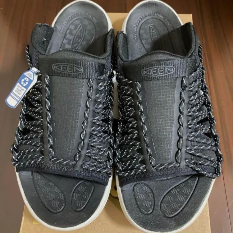 KEEN UNEEK SNK SLIDE 28㎝ - メルカリ