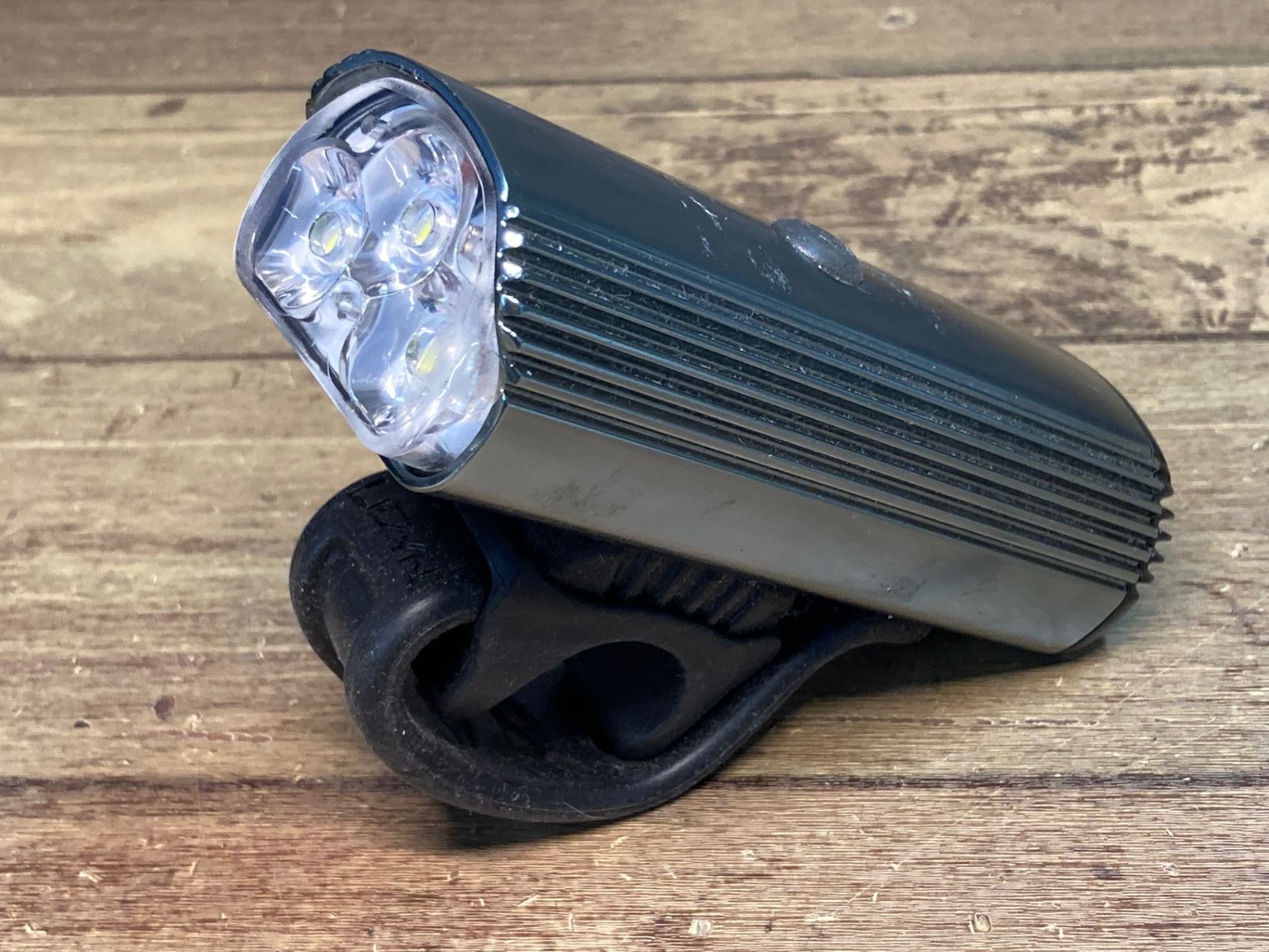 IO099 レザイン LEZYNE DECA DRIVE 1500 フロントライト