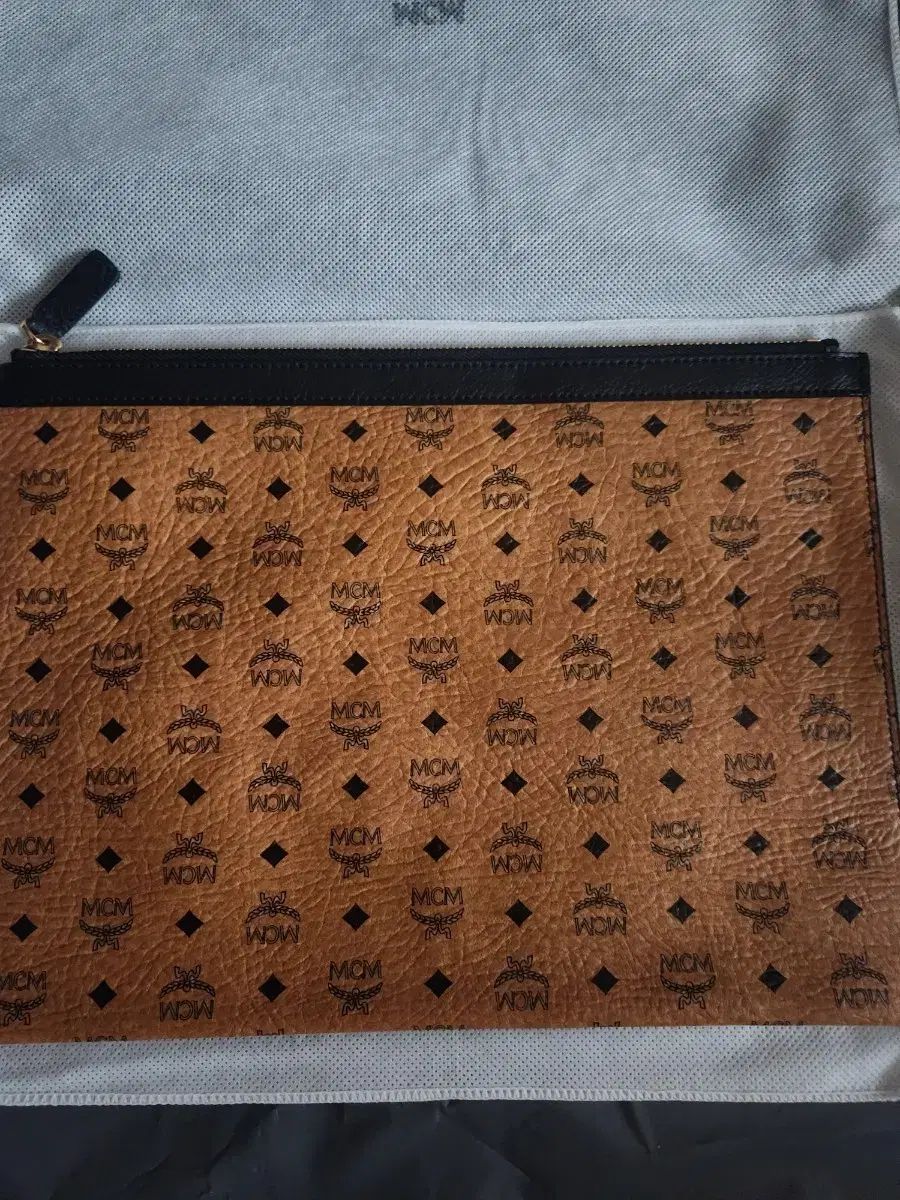 mcm クラッチバッグ ヒリアンス クラッチ