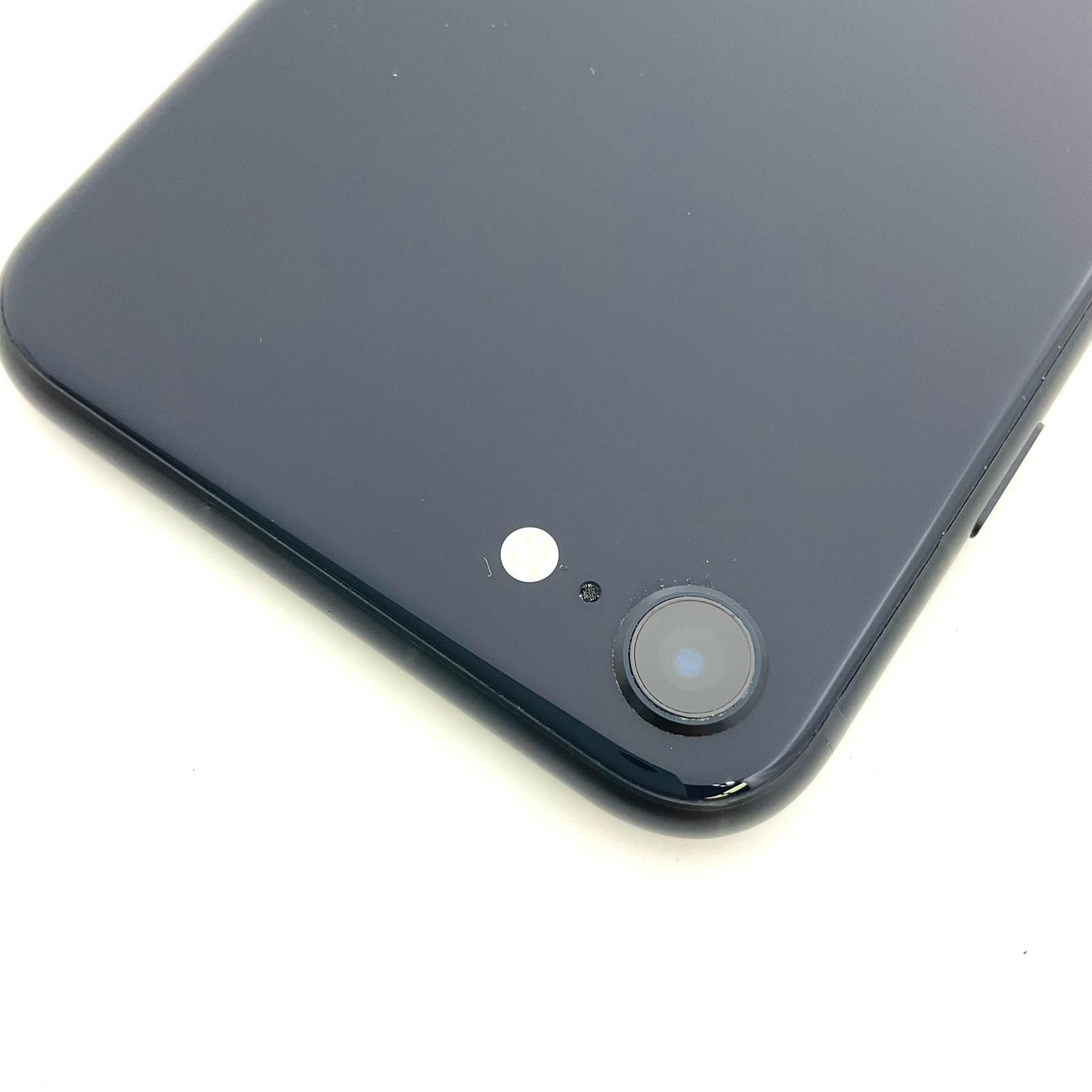 全額返金保証】【最速発送】Apple iPhone SE（第3世代） 64GB