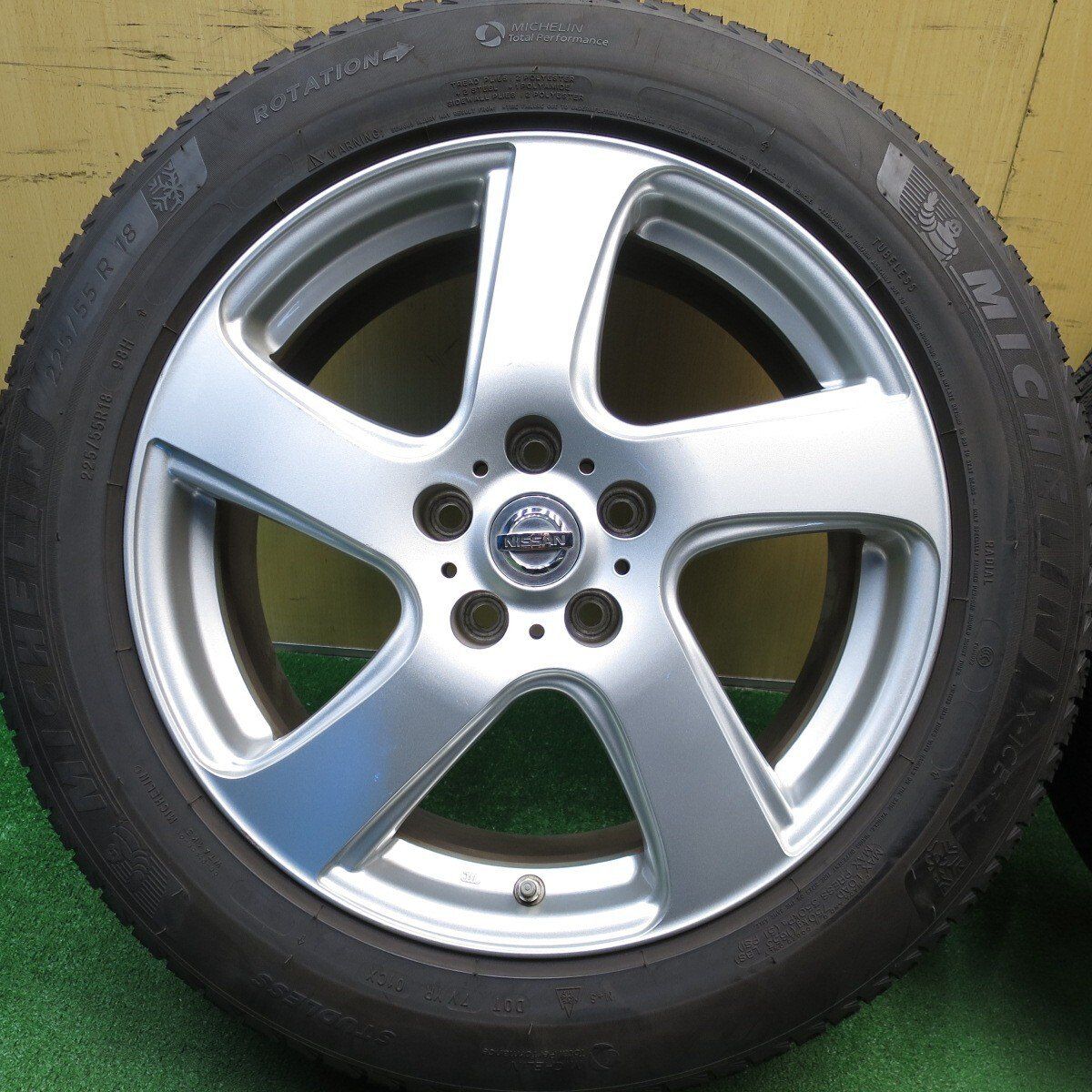 4本価格☆日産 E52 エルグランド 等 純正 225/55R18