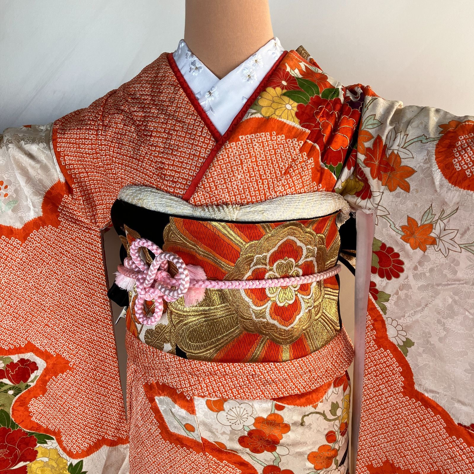 F02 限定価格！☆used美品☆ 成人式 刺繍 豪華振袖7点セット 粋古典 シルバー/白黒 扇面柄/牡丹柄 最高級金彩刺繍友禅