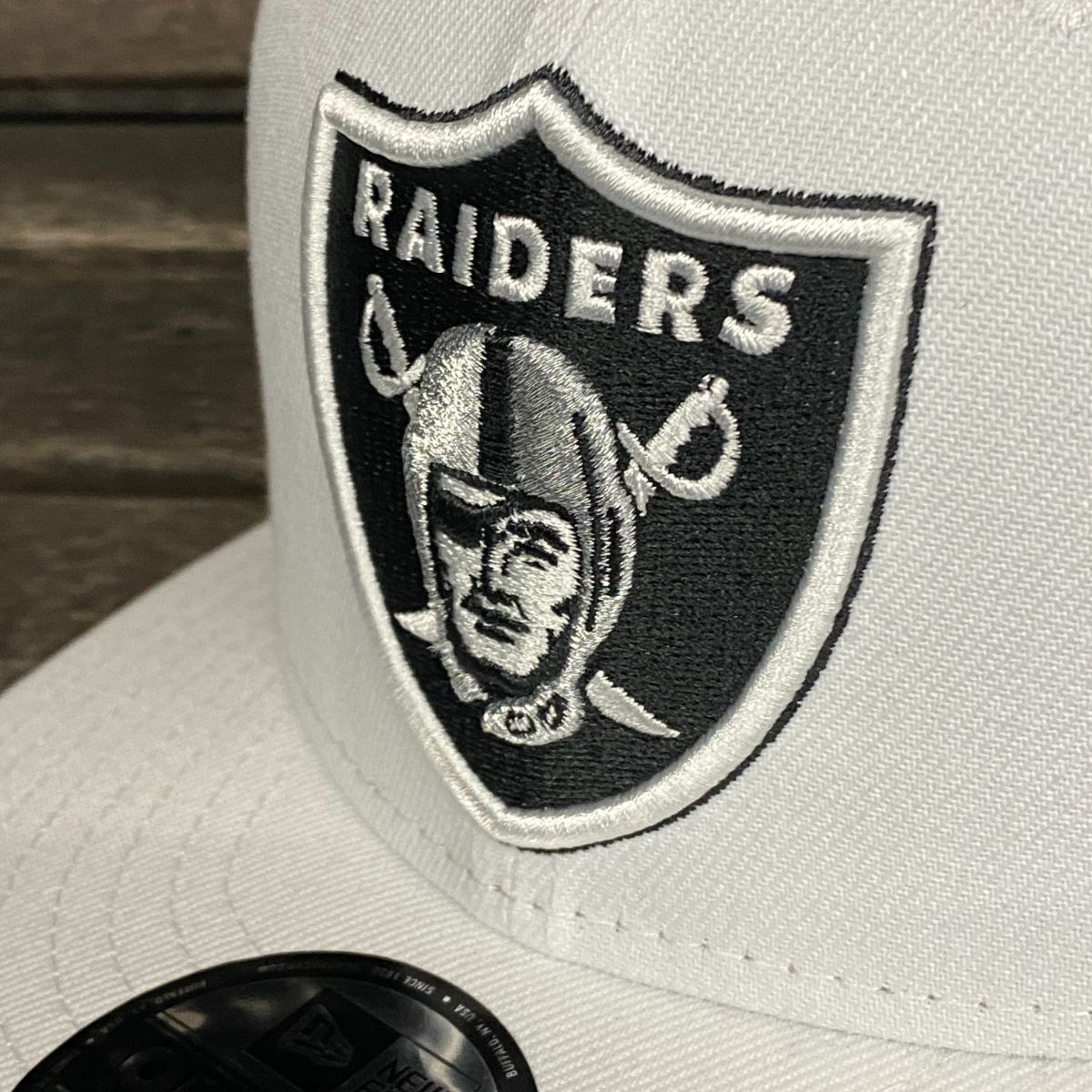 【海外限定】ニューエラ NFLラスベガスレイダース 9FIFTY レトロクラウン 海外限定】ニューエラ NFLラスベガスレイダース 9FIFTY レトロ
