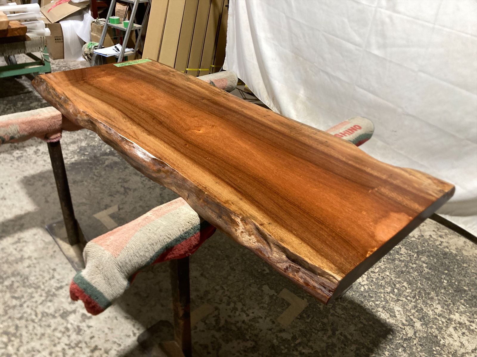 本花林9285 一枚板無垢材 1560x540-530x47mm ダイニングテーブル ローテーブル センターテーブル 天板 花梨 カウンター 店舗内装 MARWIL-DEMENAGEMENTS_CH