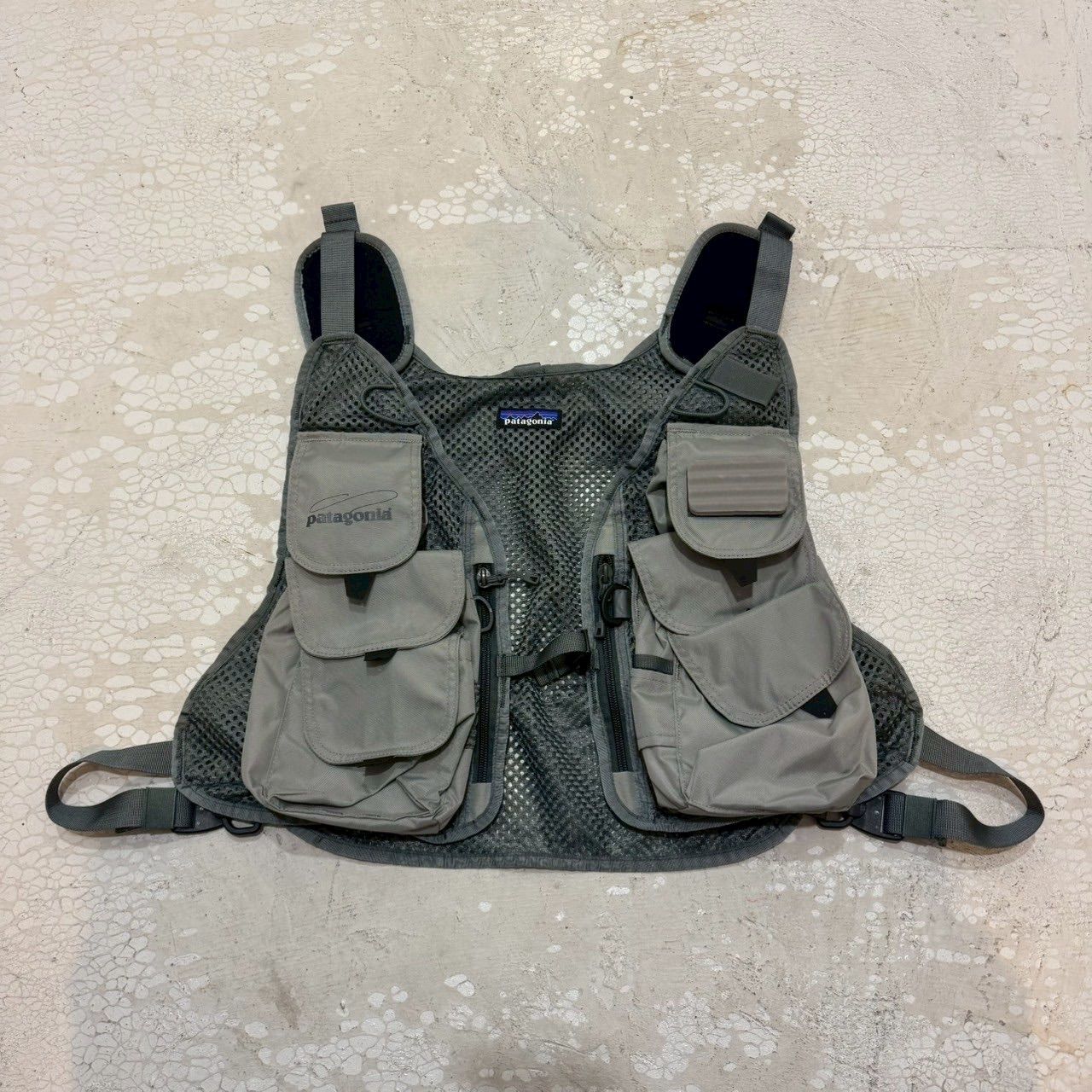 レビュー高評価の商品!の商品をすべて パタゴニア Patagonia フィッシングベスト グレー フリーサイズ ウェア