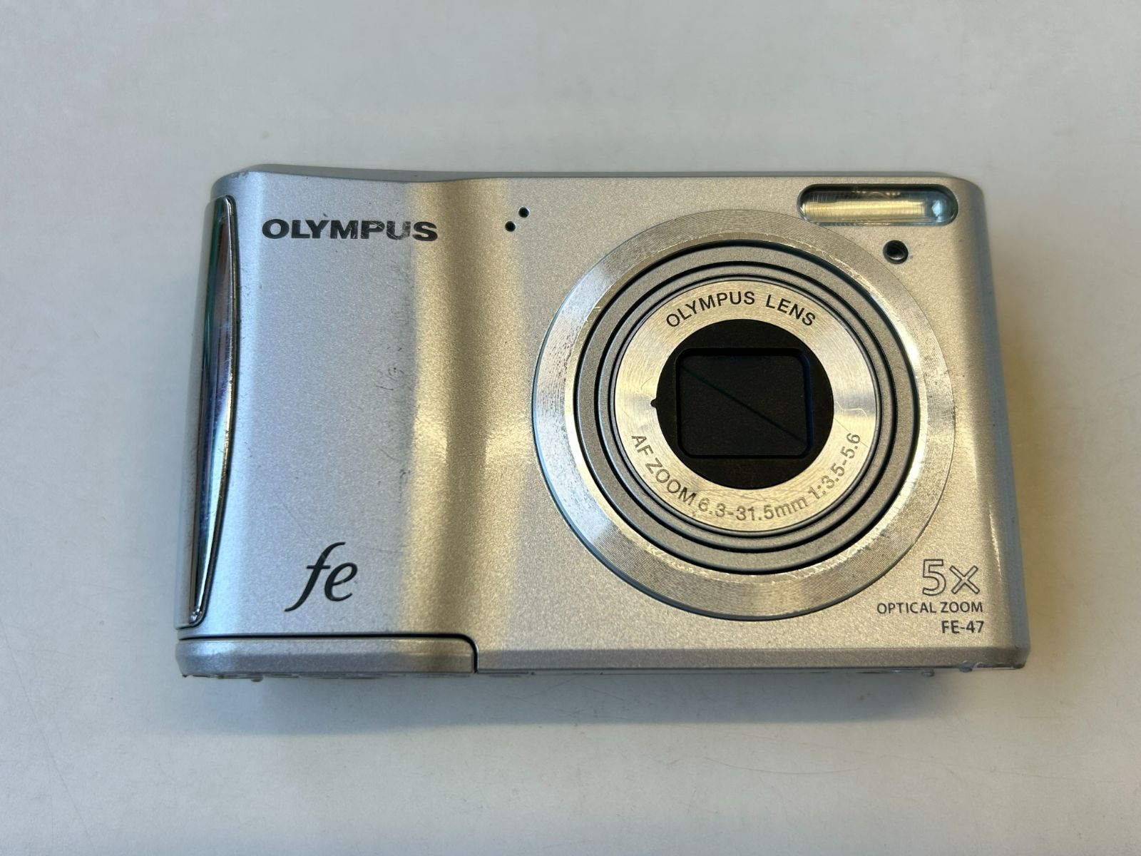 B-111 OLYMPUS/オリンパス デジタルカメラ fe シルバー FE-47 デジカメ