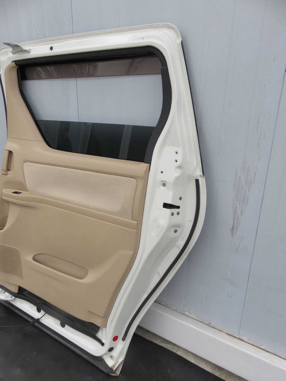 パワースライドドア 白070