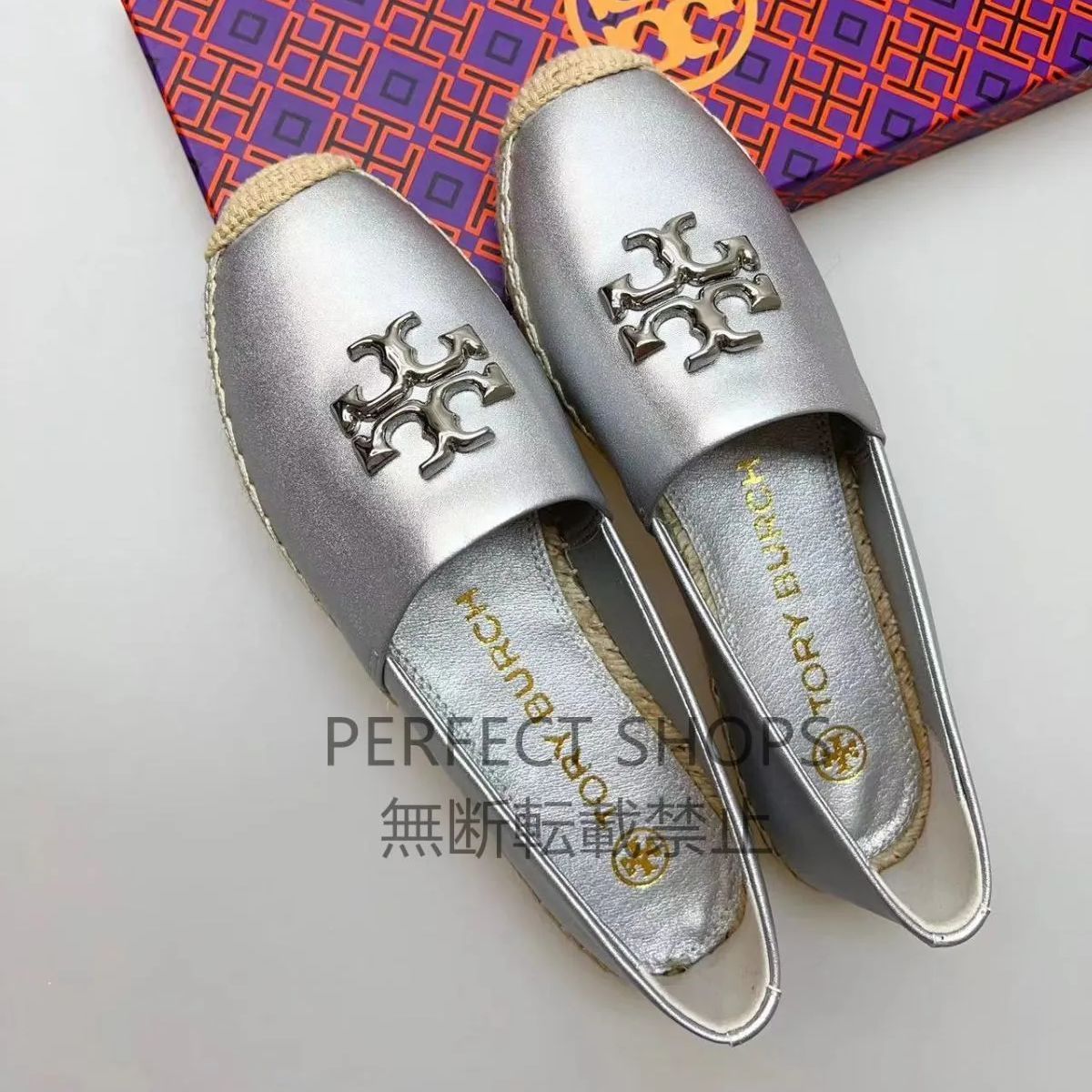 人気 TORY BURCH トリーバーチ フラットシューズ パンプス 夏サンダル ミュール レディース シルバー - メルカリ