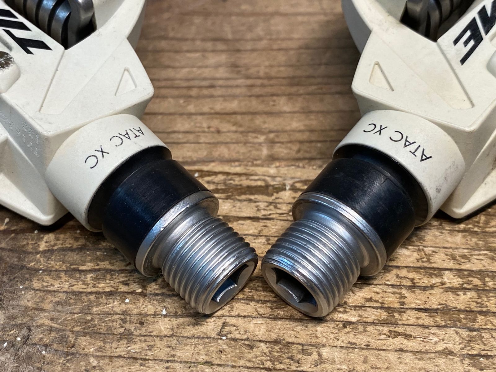 IU759 タイム Time アタック ATAC XC6 ビンディングペダル ホワイト