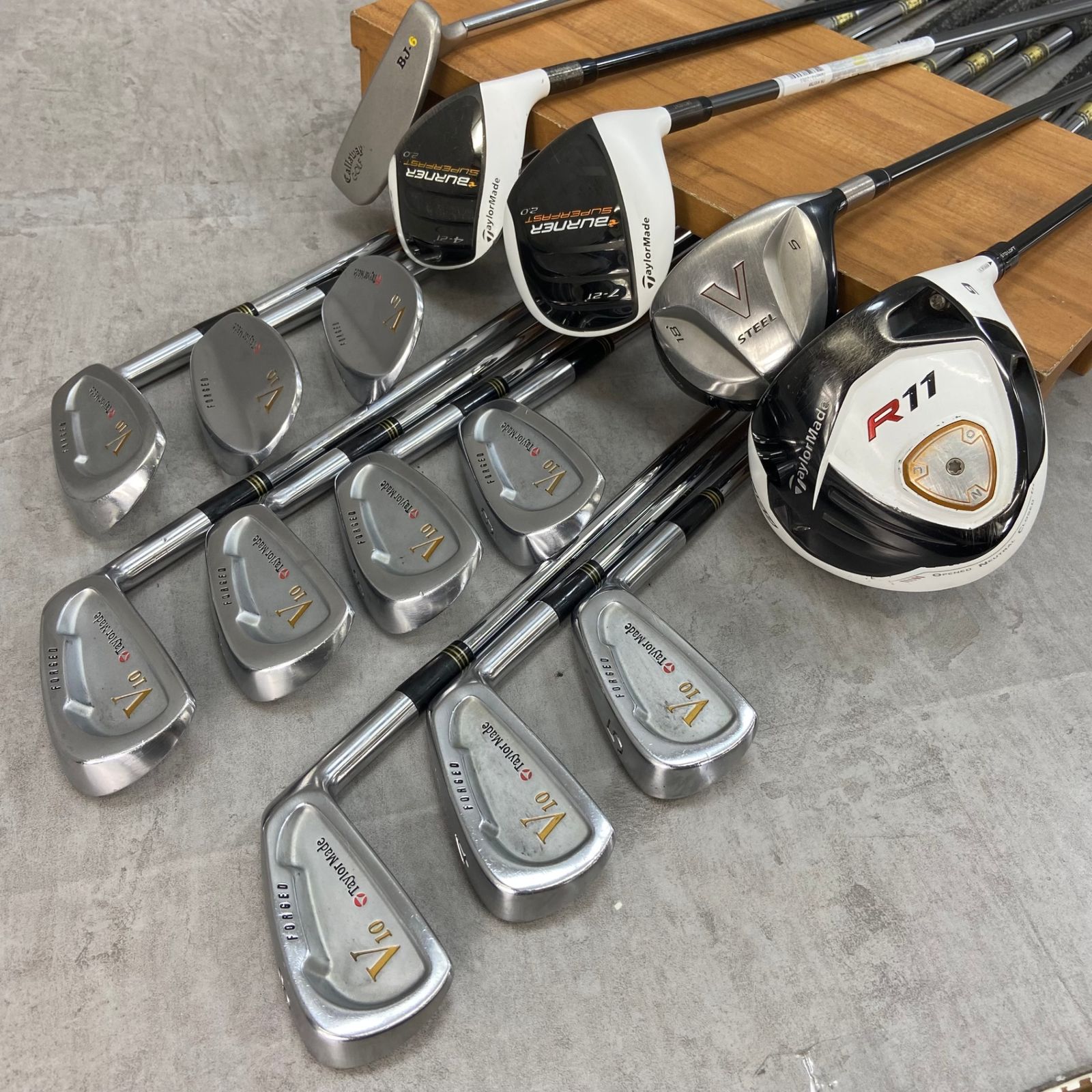 テーラーメイド　オノフ　メンズゴルフ15本セット　右利き　キャディバッグ　初心者 TaylorMade テーラーメイド ONOFF オノフ メンズゴルフ15本