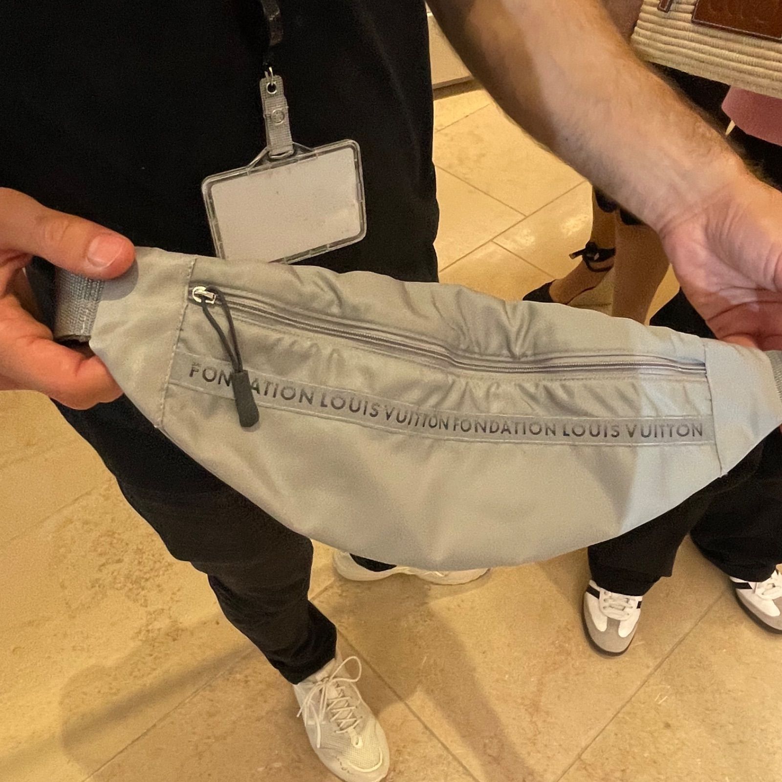 パリ限定！◇フォンダシオン・ルイヴィトン◇ショルダーバッグ  