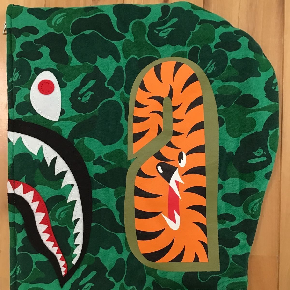 BAPE 渋谷限定 カラー カモ シャークパーカー - メルカリ