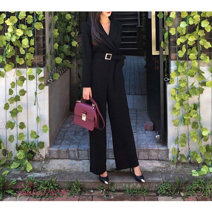 襟付きVネック胸元