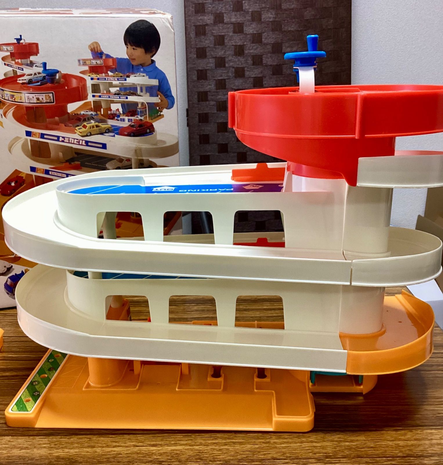 未使用貴重】旧ロゴ TOMY トミカビル＆トミカ2個セット - メルカリ