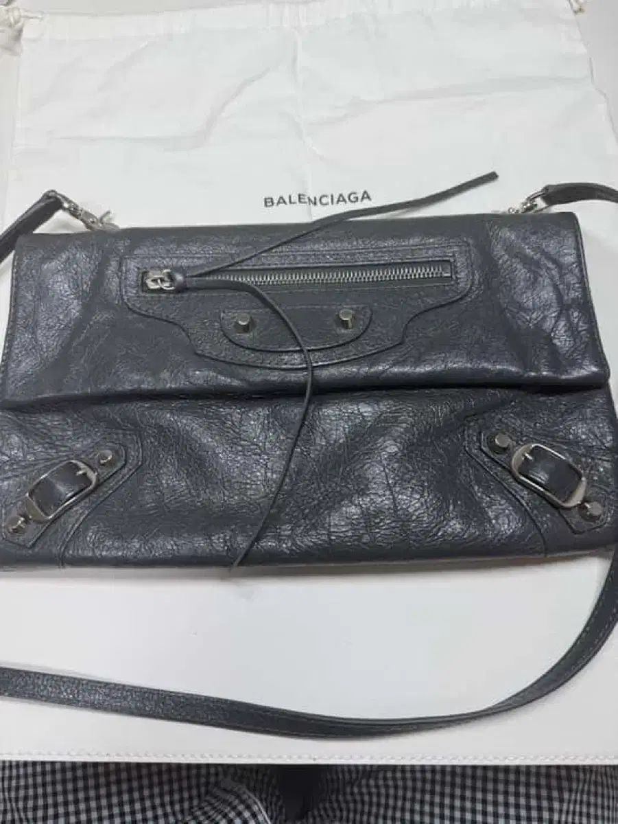 ほぼ BALENCIAGA バレンシアガ エンベロープ クロスバッグ