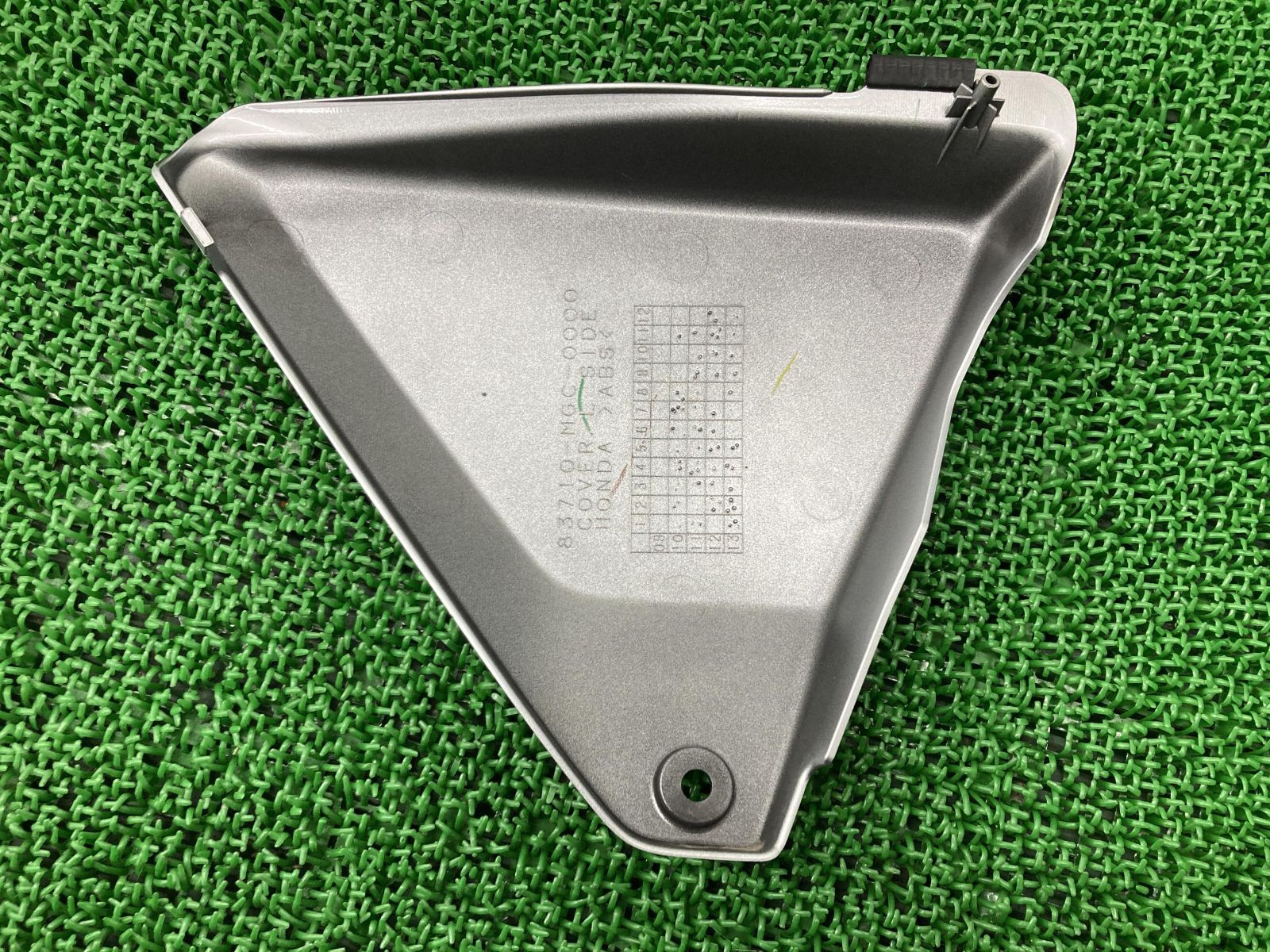 CB1100 サイドカバー 右 銀 MGC ホンダ 純正 バイク 部品 SC65 品薄 品