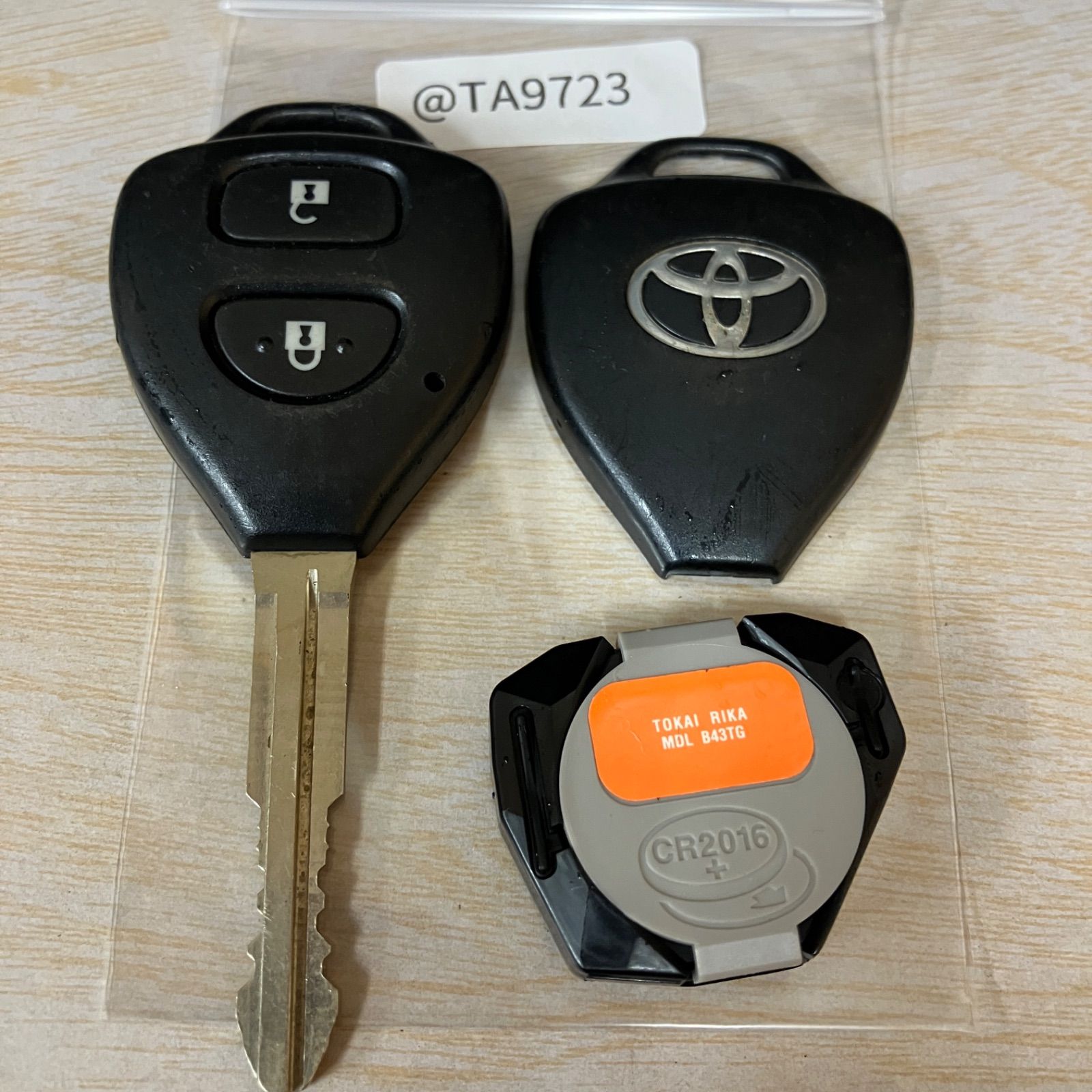 TA9723 B43TG オレンジ トヨタ 純正 2ボタン キーレス 2